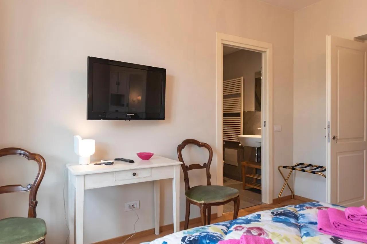 In Lucus Guest House Lucca 0*,  İtalya